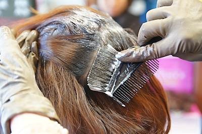 ハケを寝かせると頭皮への刺激が和らぐ