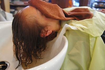 アロマオイルを含ませたホットタオルを使う