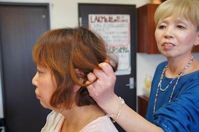 髪の毛をくっしゃっとする感じが、ヘナによって変化する