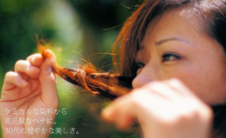 ���₩�Ŕ��������ɃC���[�W�`�F���W�B�P�~�J���ȃA�b�V������A���i���w�i�̃I�����W�ցB